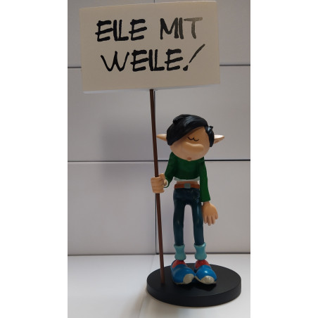 Gaston Lagaffe Figur: Gaston mit Schild "Eile mit Weile" (Plastoy 287)