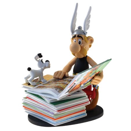 Asterix Resin Statue: Astérix next to a pile of comics (Plastoy 00128)