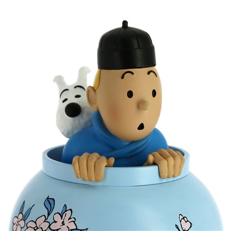 Tintin Statue Resin: Tintin and Snowy in The Chinese Vase Lotus Bleu, 20 cm (Moulinsart 46401)