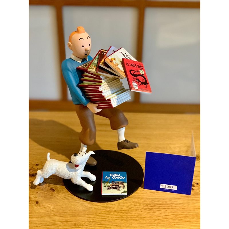 Figurine Tintin and Snowy with books