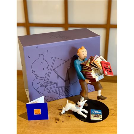 Figurine Tintin and Snowy with books