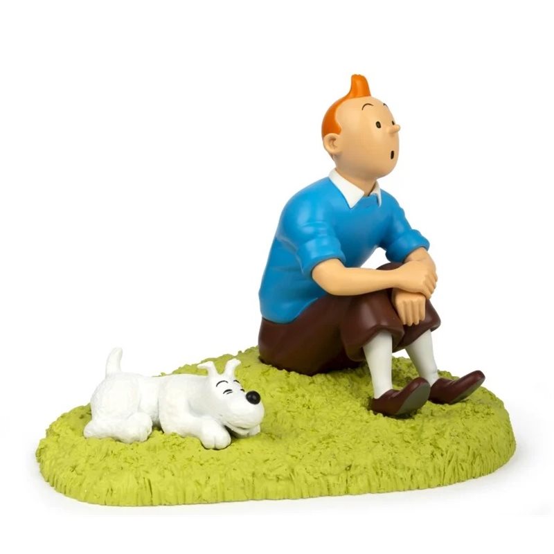 Tintin Statue Resin: Tintin and Snowy sit in the grass, 23 cm (Moulinsart 47001)