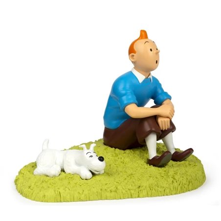 Tintin Statue Resin: Tintin and Snowy sit in the grass, 23 cm (Moulinsart 47001)