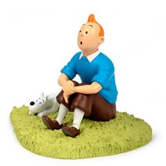 Tintin Statue Resin: Tintin and Snowy sit in the grass, 23 cm (Moulinsart 47001)