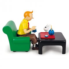 Tintin Statue Resin: Tintin and Snowy sit in the grass, 23 cm (Moulinsart 47001)